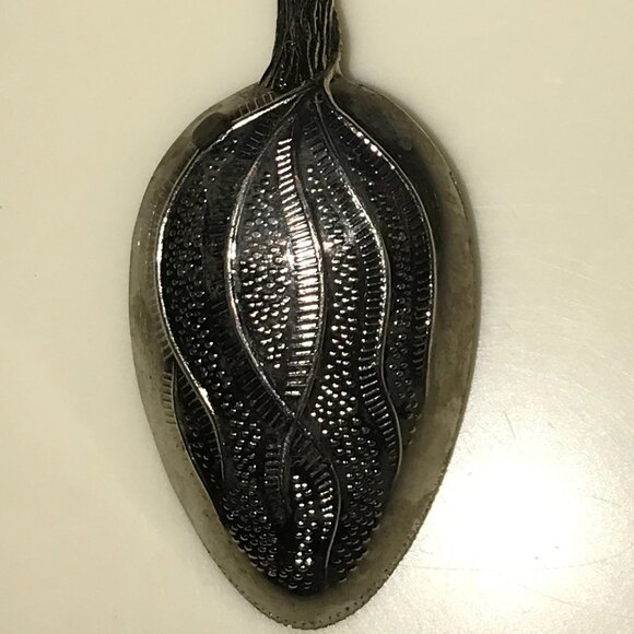 Vintage Paris Souvenir Spoon – Ornate Shield & Crown Emblem - Picture 5 of 6